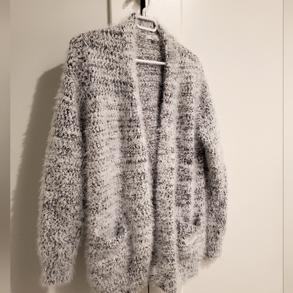 89th & Madison Sweaters - 89th & Madison NWOT- Cozy Women's Black/White Sweater SUPER SOFT, Lds.size MED.